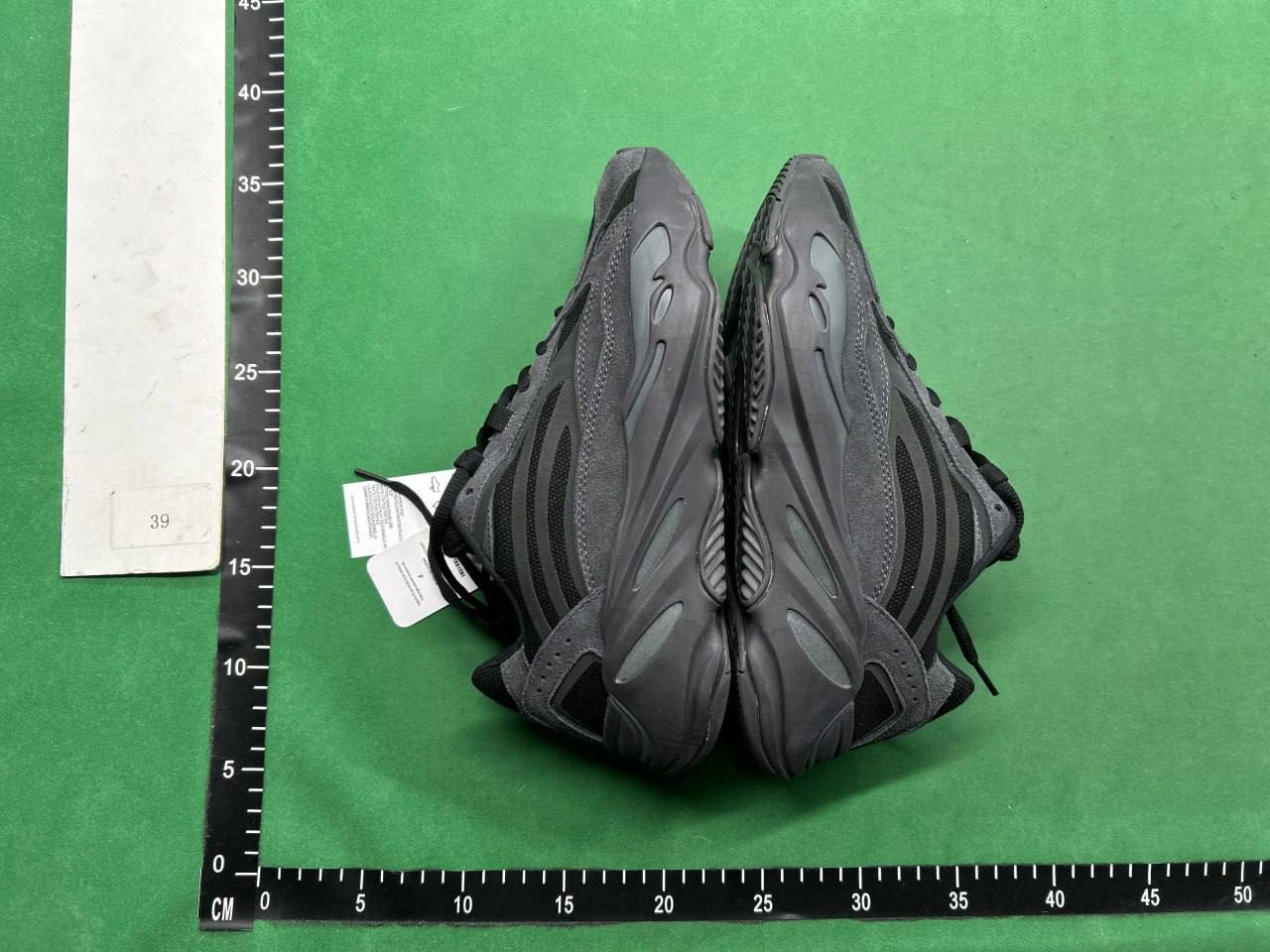 BF  Batch   Adidas yeezy  Boost  700 -3