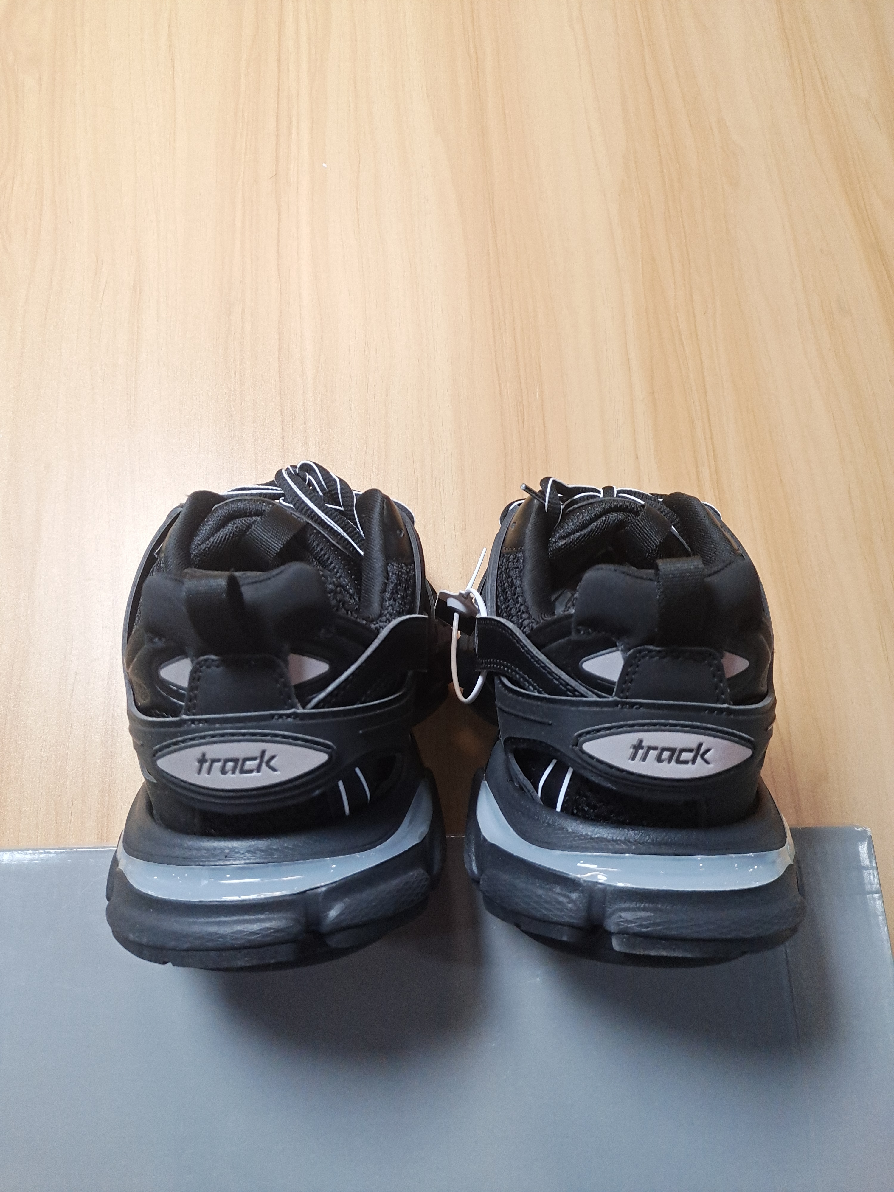 OK  Batch   Balenciaga Track -1